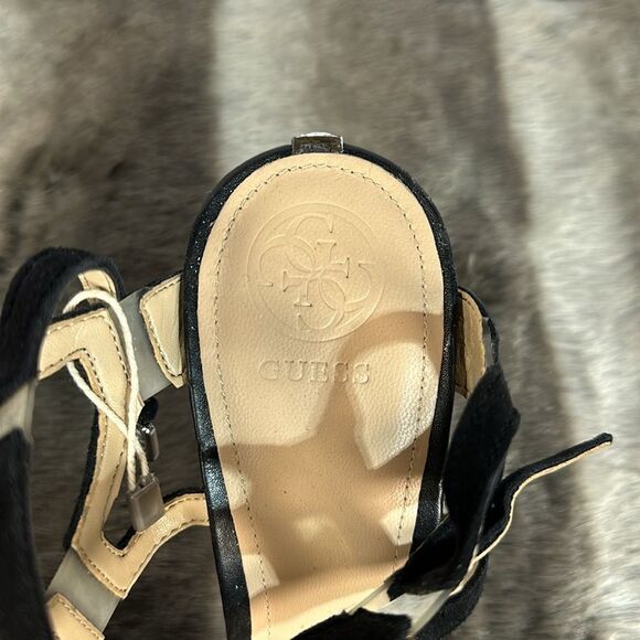 New Guess Heels - Picture 4 of 8